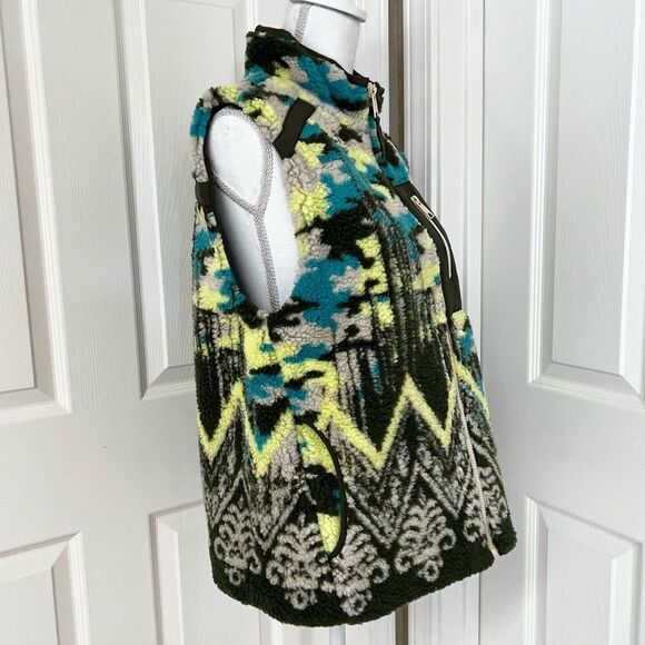 Anthropologie Pilcro Camo Sherpa Vest in Green Motif Small MSRP $198 - Picture 7 of 10